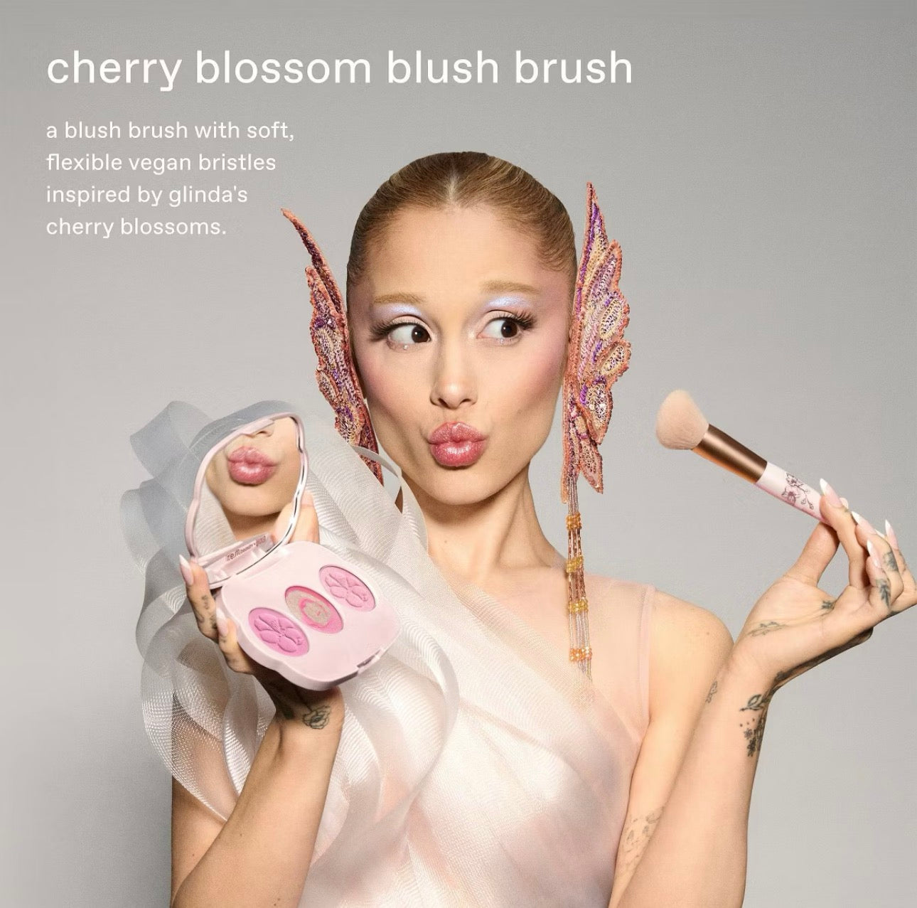 r.e.m. beauty - Wicked For Good Cherry Blossom Blush Brush