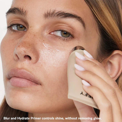 Blur and Hydrate Oil-Control Face Primer with Hyaluronic Acid