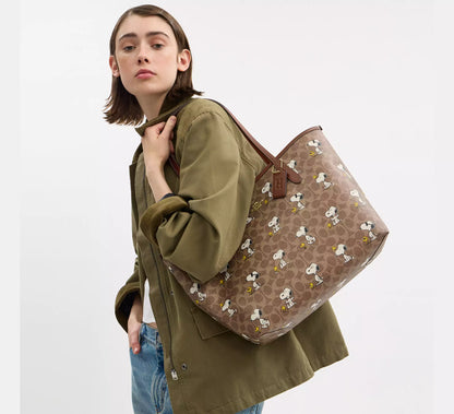 Coach X Peanuts - City Tote Bag Snoopy Print